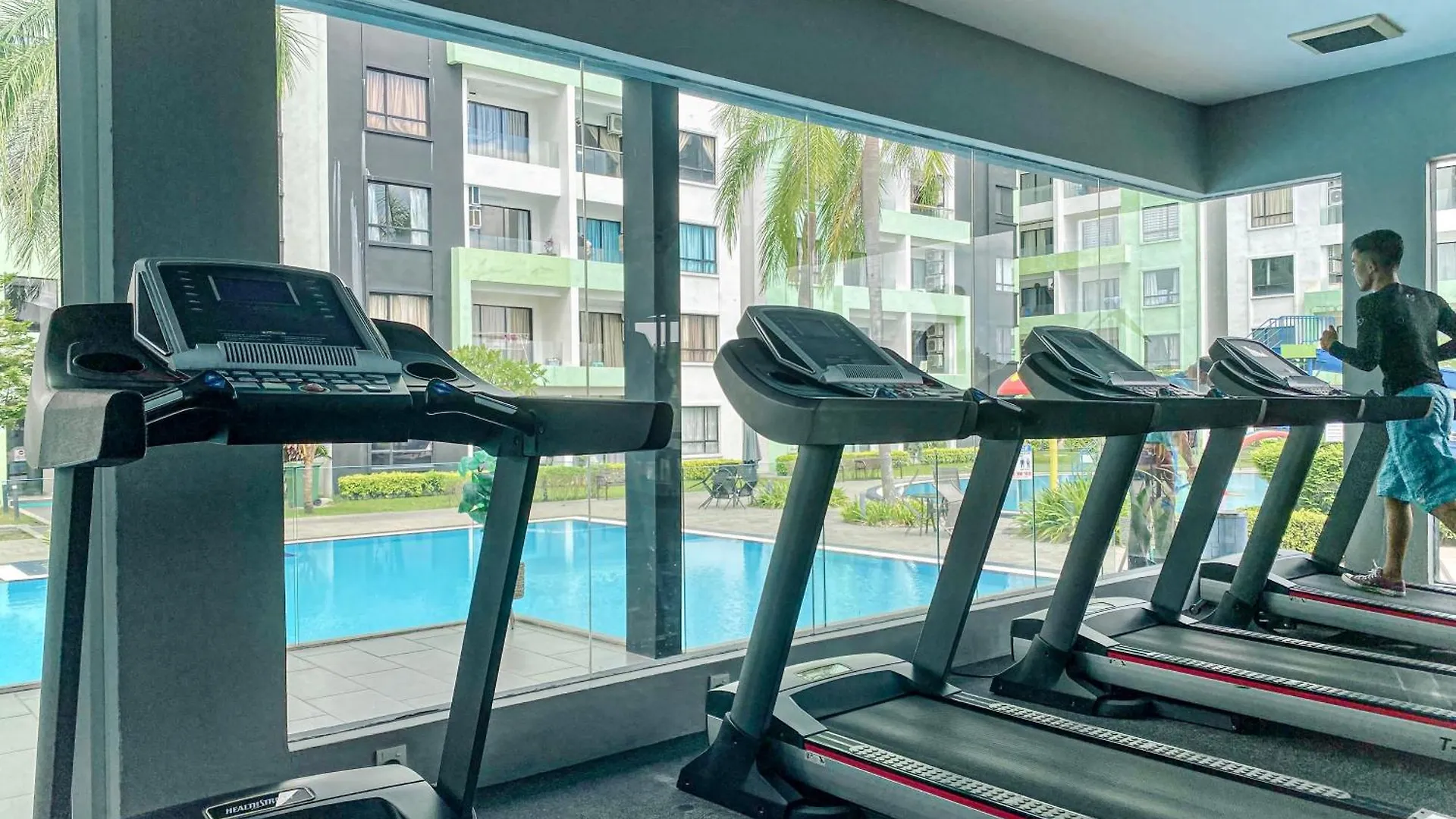 Manhattan Condo Ipoh Waterpark Poolview Free Carpark & Netflix By Ply Home