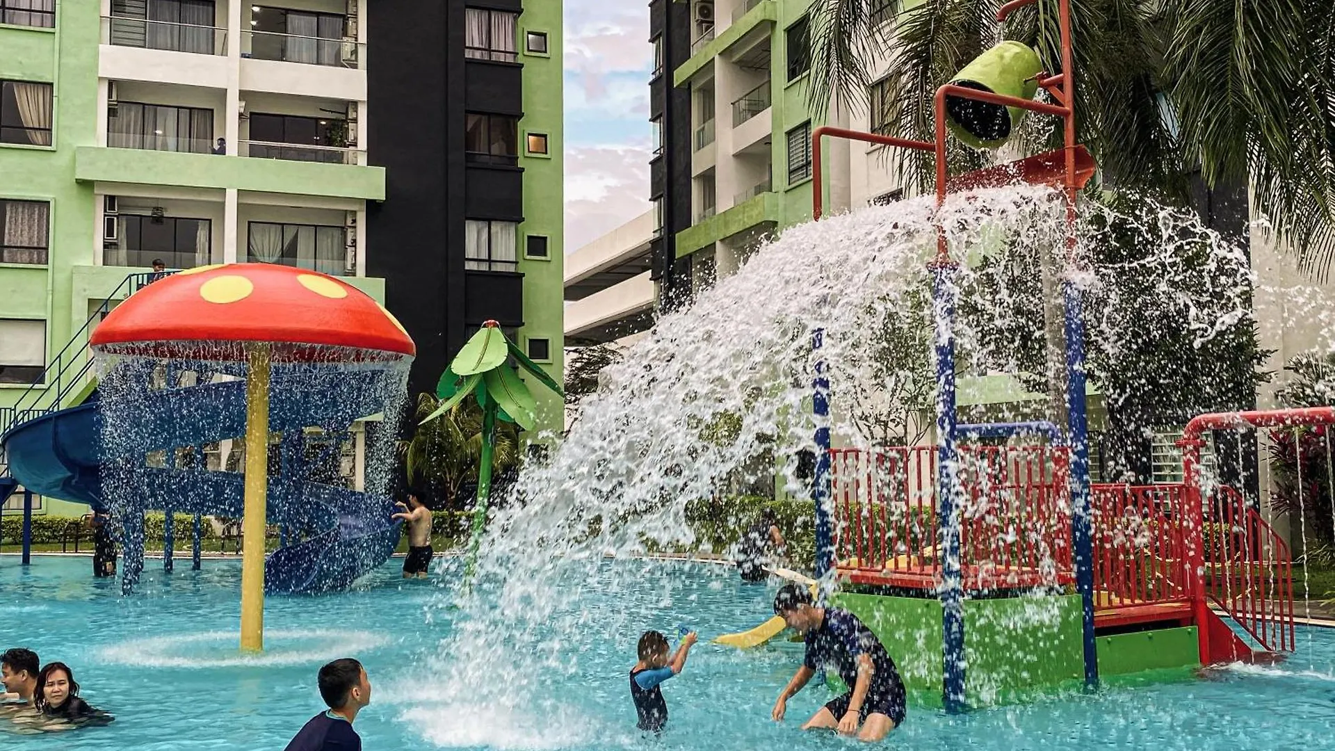 Daire Manhattan Condo Ipoh Waterpark Poolview Free Carpark & Netflix By Ply Home