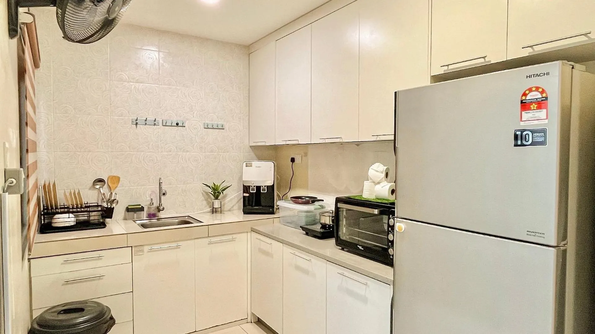Manhattan Condo Ipoh Waterpark Poolview Free Carpark & Netflix By Ply Home