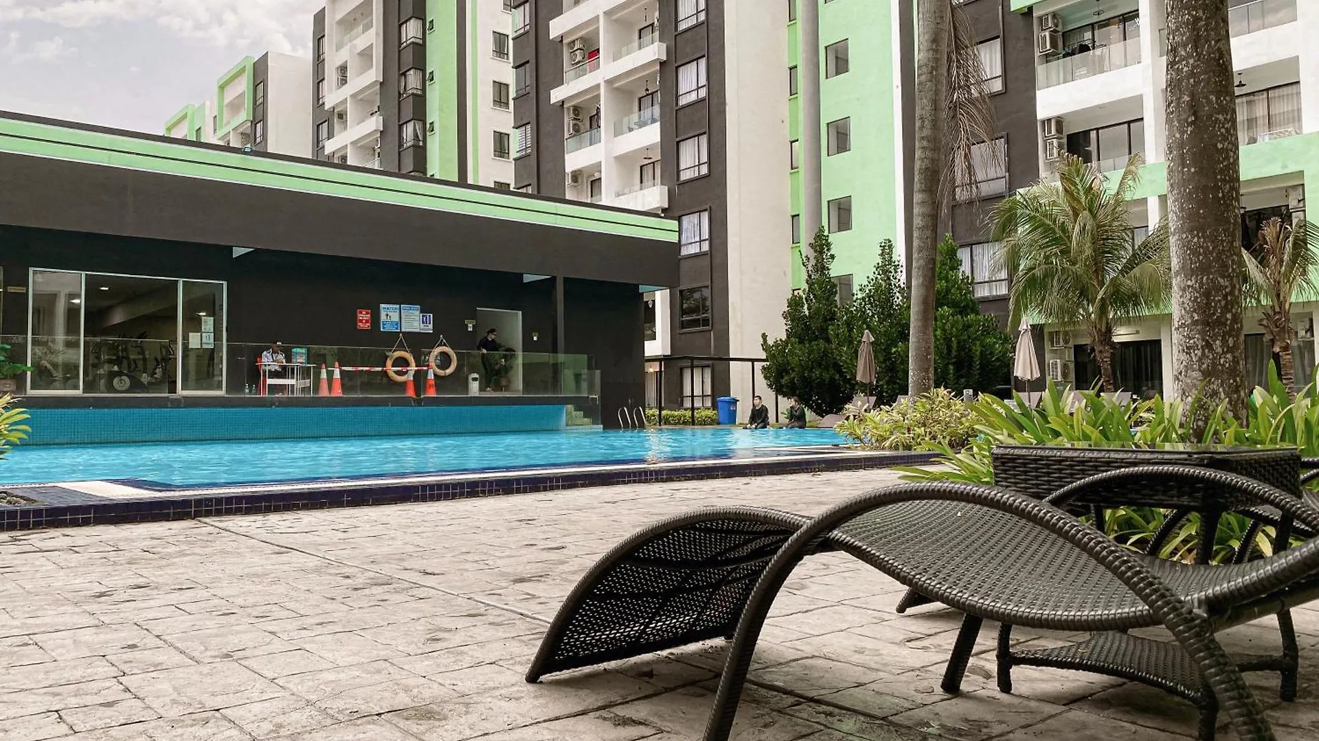 Manhattan Condo Ipoh Waterpark Poolview Free Carpark & Netflix By Ply Home