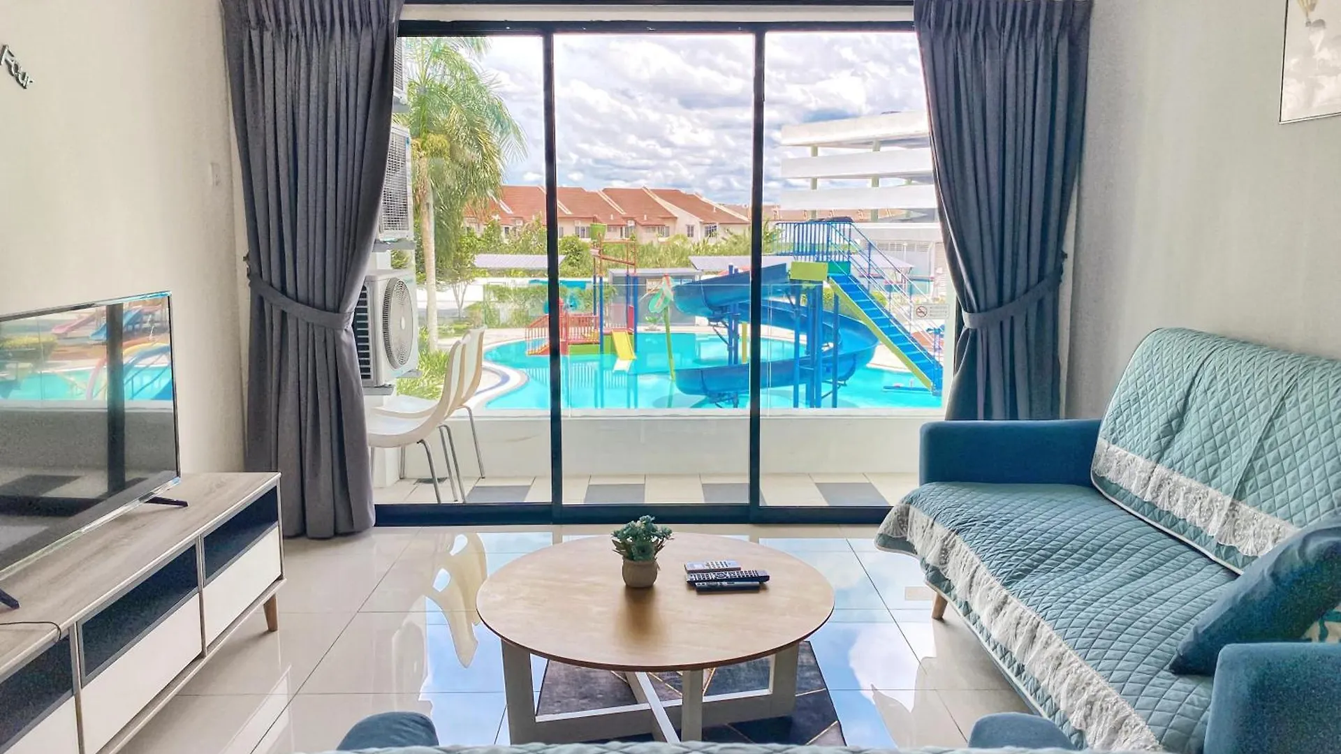 Manhattan Condo Ipoh Waterpark Poolview Free Carpark & Netflix By Ply Home 0*,  Μαλαισία