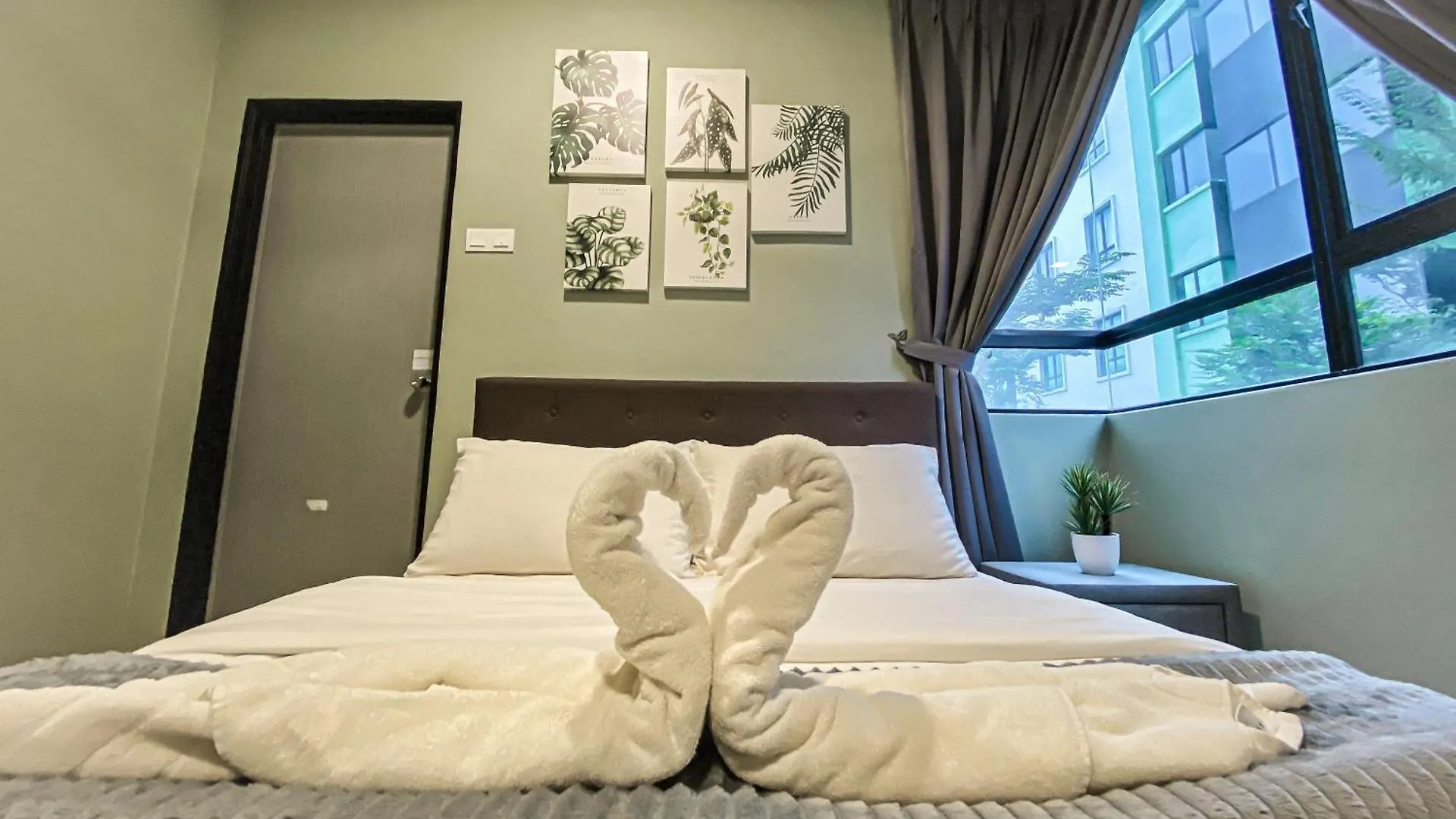 Manhattan Condo Ipoh Waterpark Poolview Free Carpark & Netflix By Ply Home 0*,