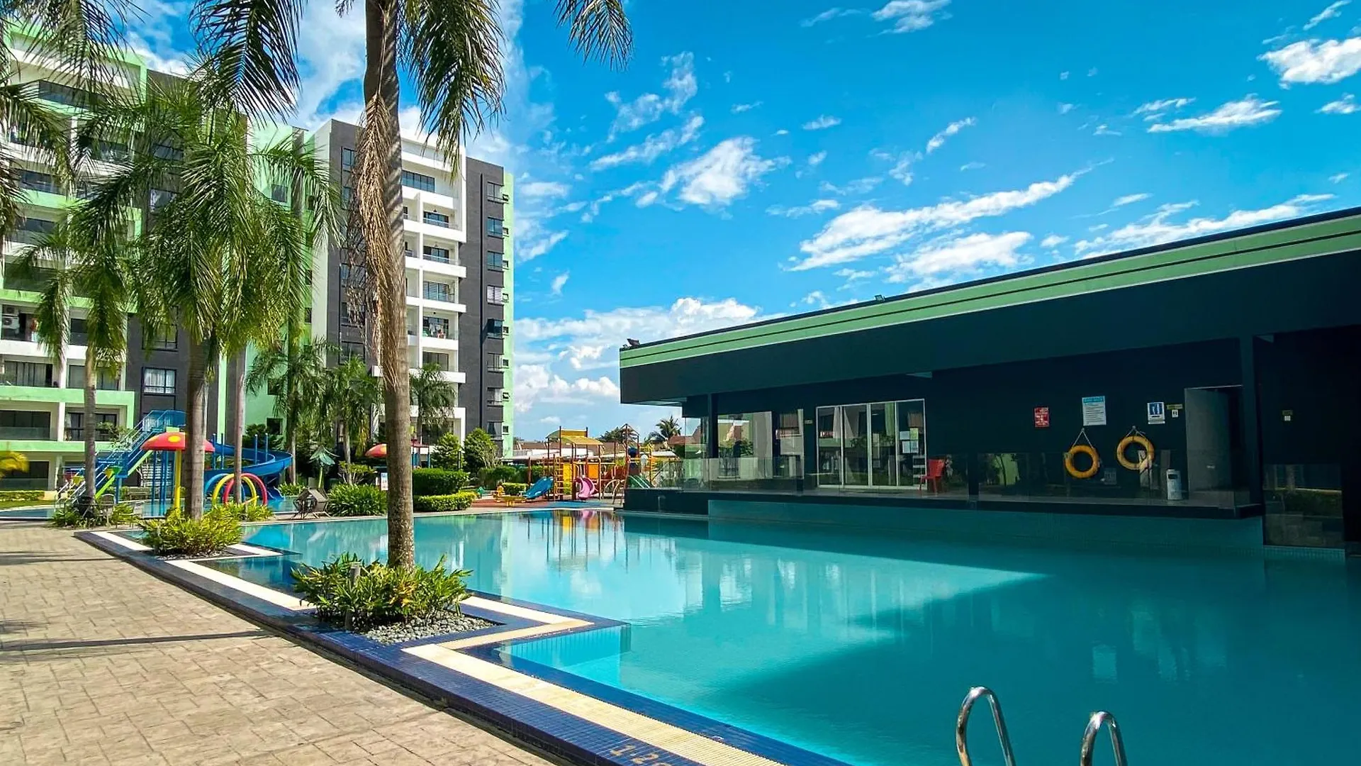 Manhattan Condo Ipoh Waterpark Poolview Free Carpark & Netflix By Ply Home Διαμέρισμα